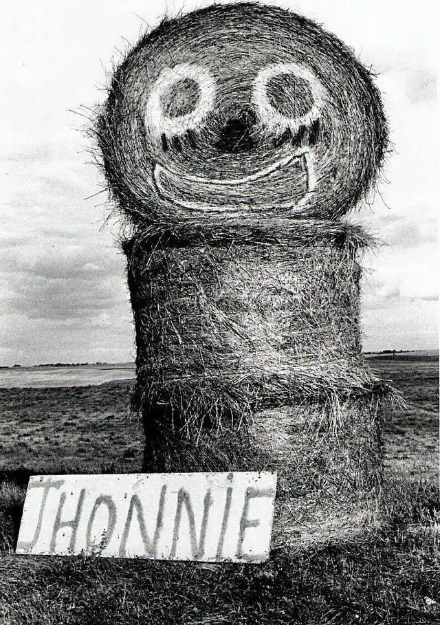 Hay bale figure "Jhonnie" on the prairie