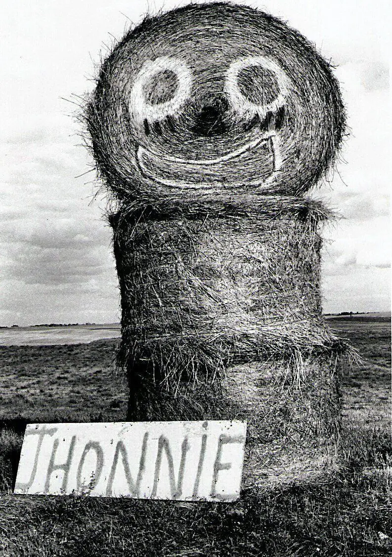 Hay bale figure "Jhonnie" on the prairie